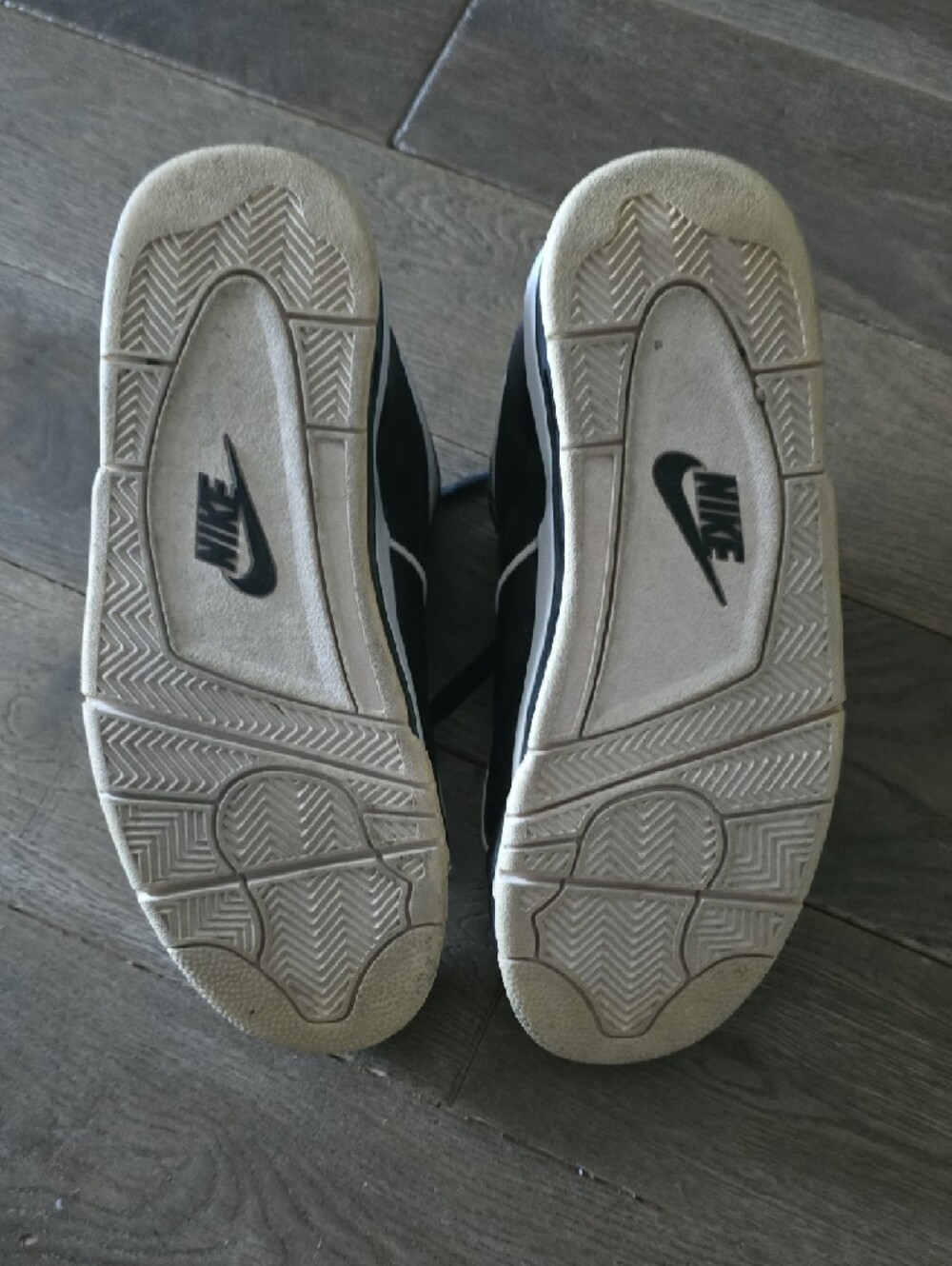 Nike Men’s Black and White Mid-Top Sneakers AIR FLIGHT 89 - Picture 4 of 4